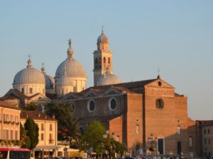 Basilika Santa Giustina vermeintliche Grablege des Evangelisten Lukas