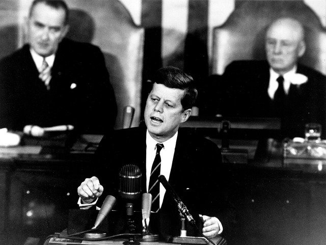 Präsident Kennedy bei einer Rede im Kongress